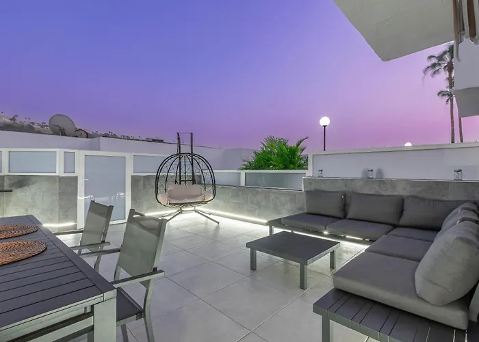 Apartment With Sea View And Pool