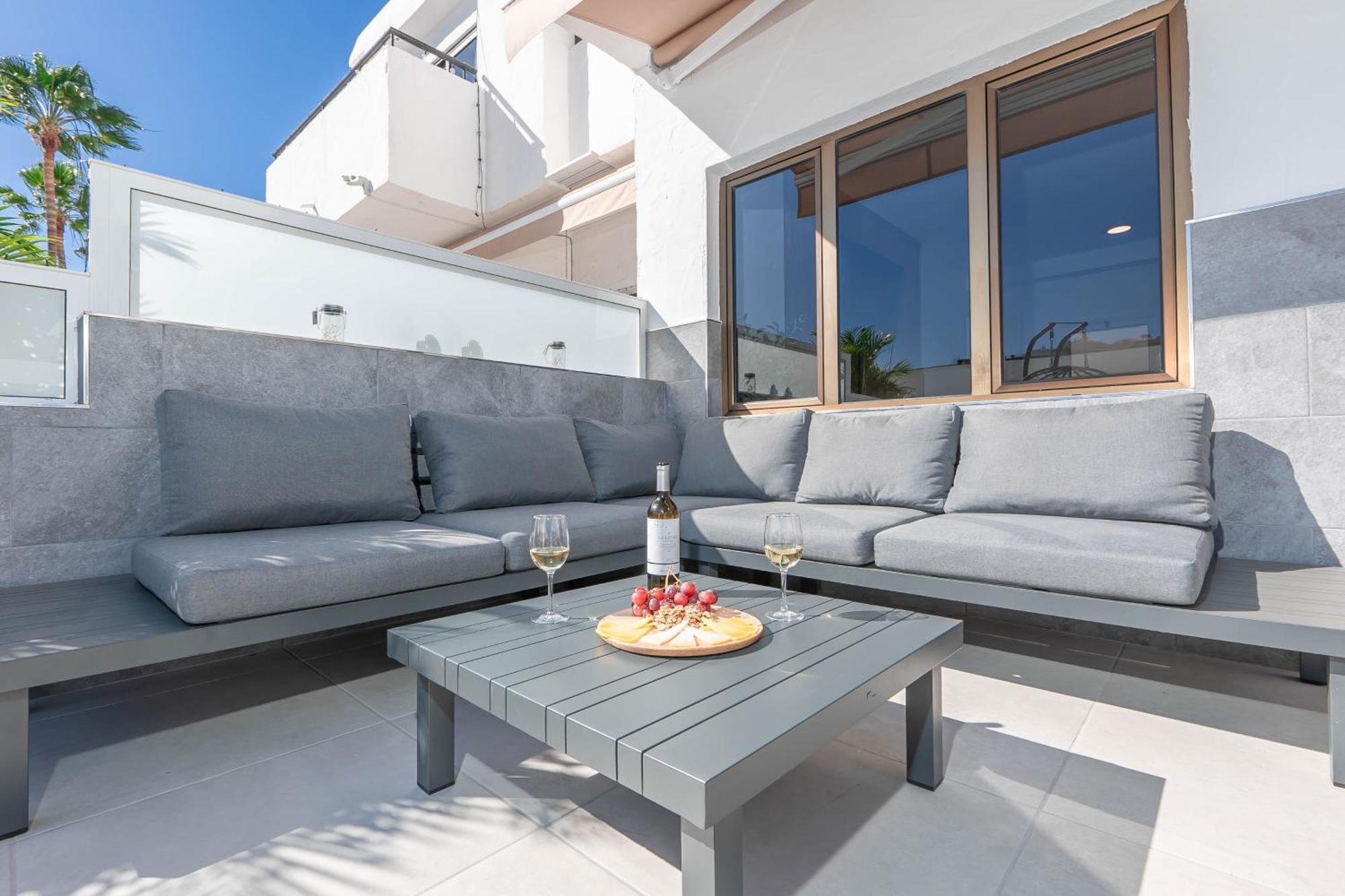 With Sea View And Pool Apartment *