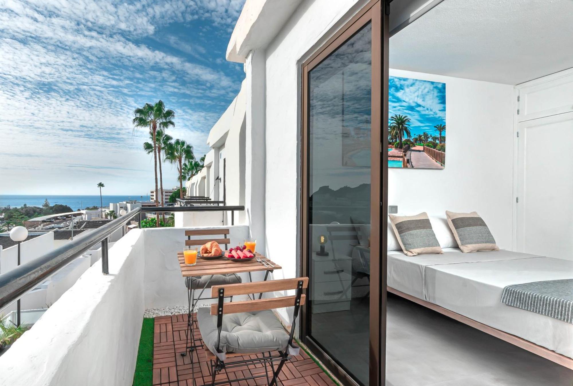 With Sea View And Pool Apartment *